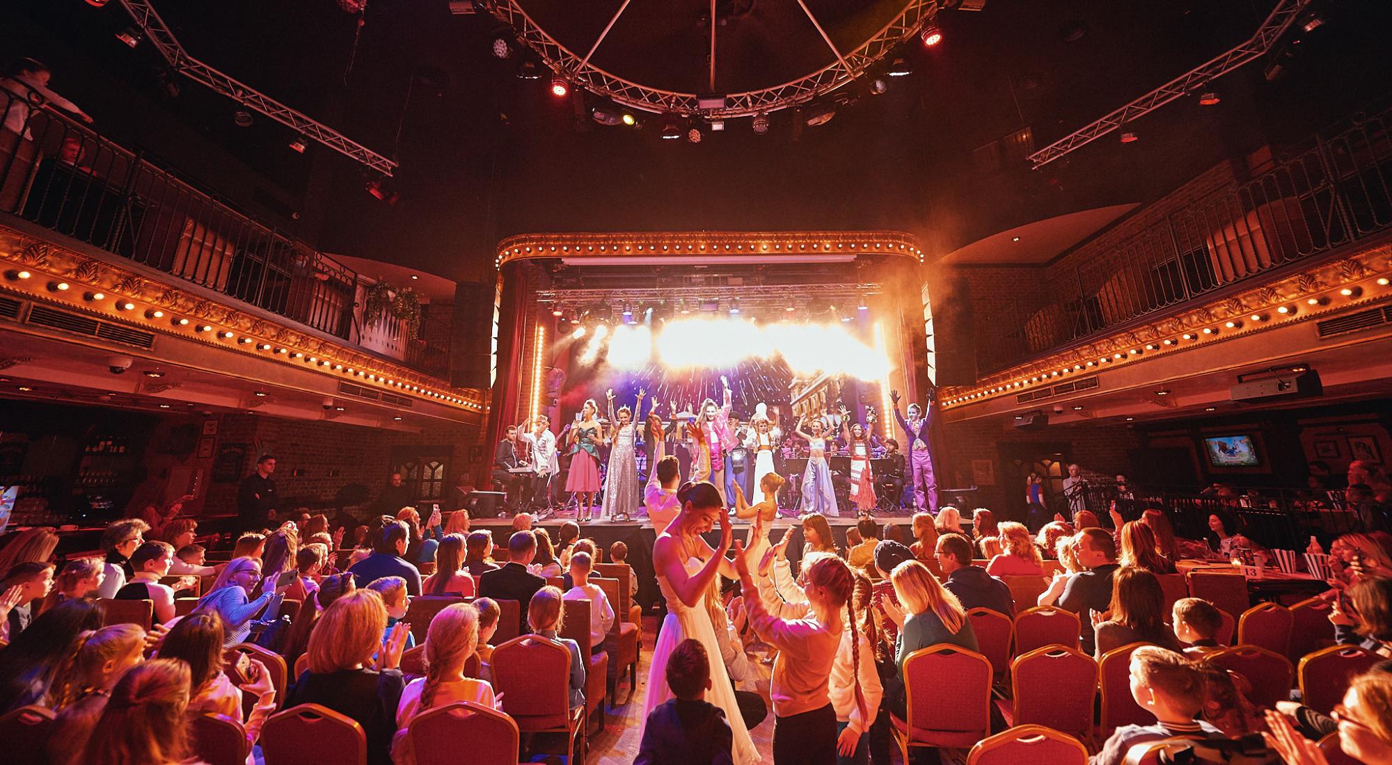 Занурює у казку: чому варто піти з дітьми на виставу "Ліхтариус. Історії оживають"